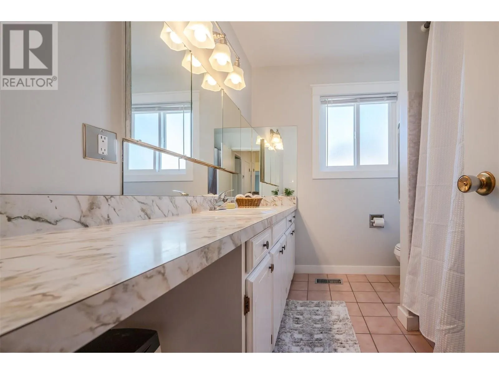 112 DUNANT Place