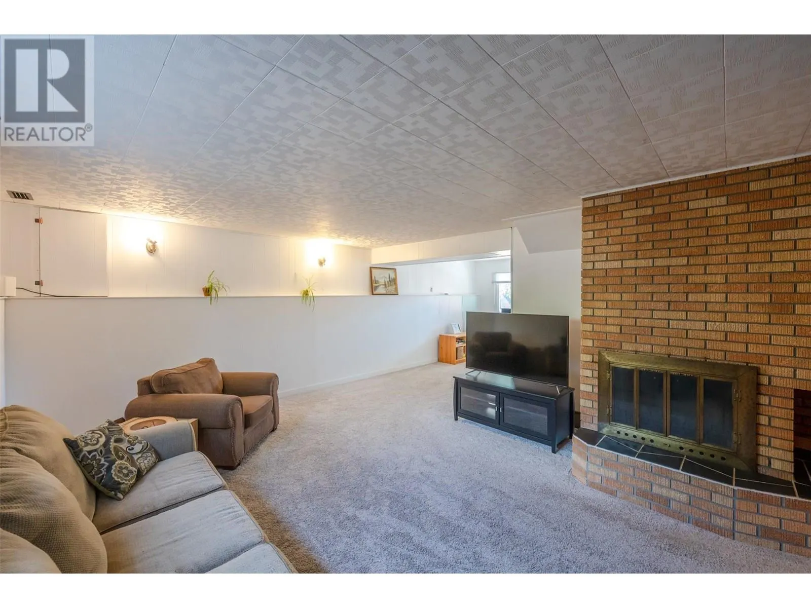 112 DUNANT Place