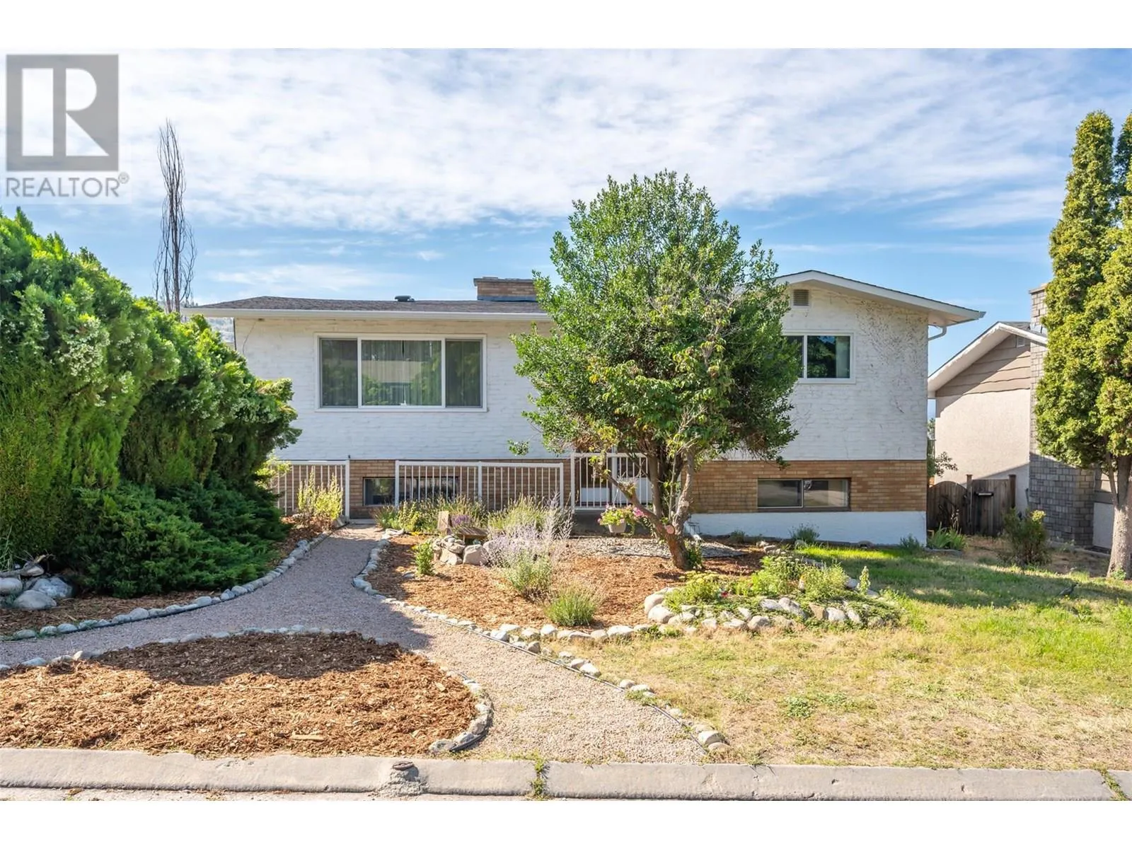 112 DUNANT Place