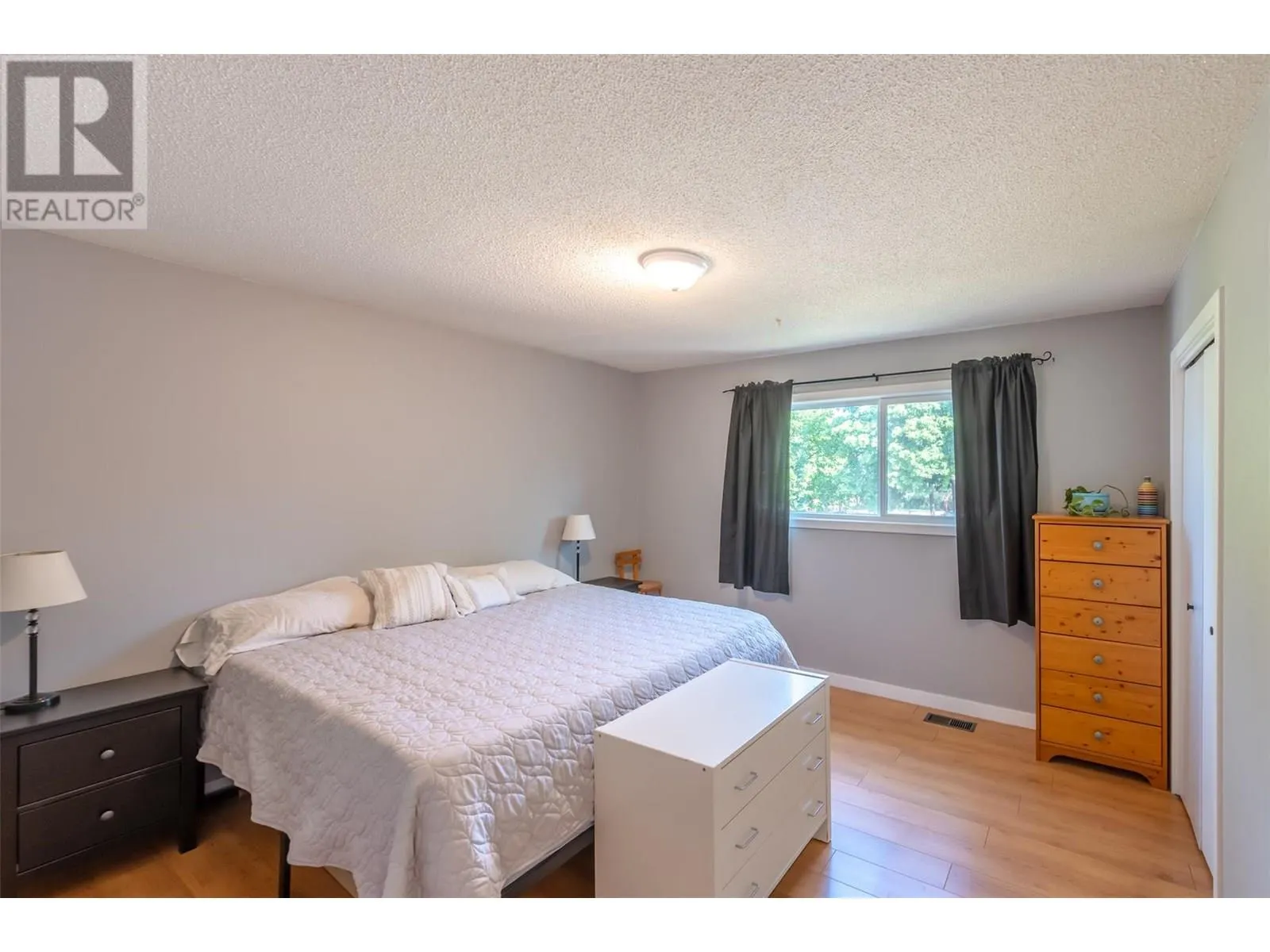 112 DUNANT Place