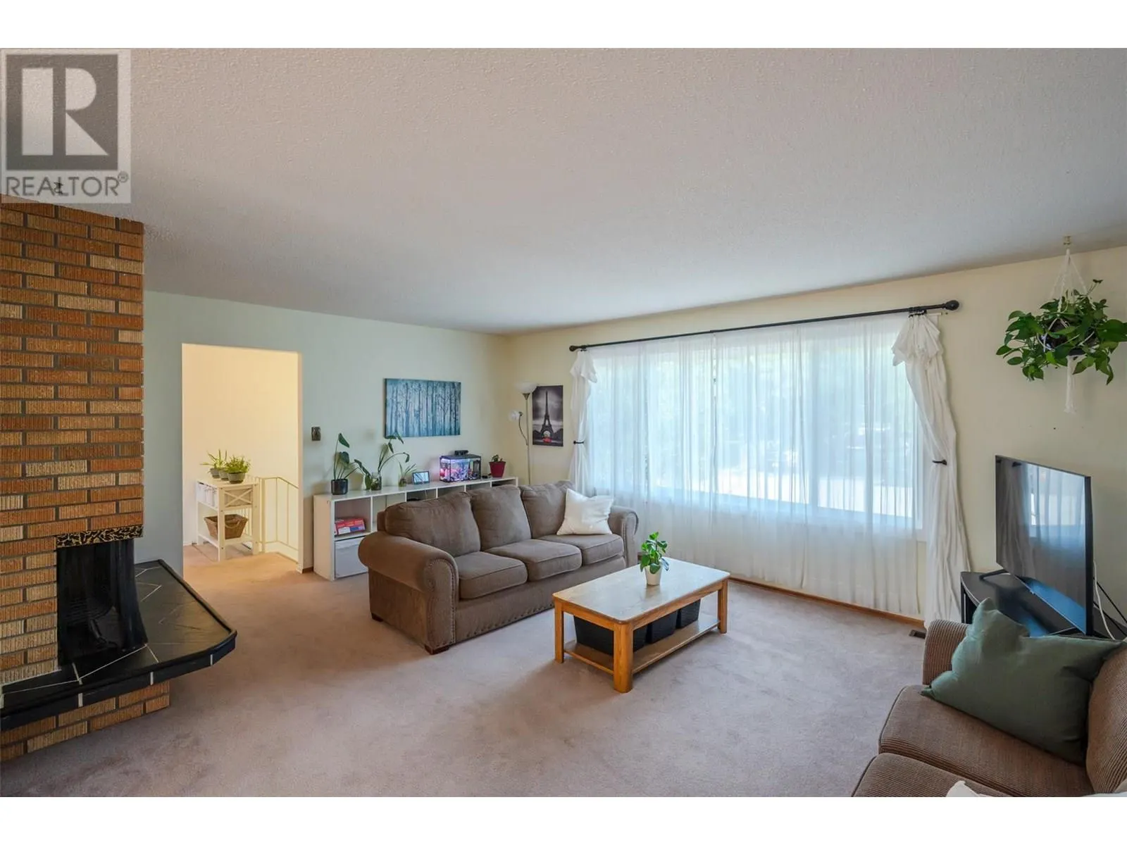 112 DUNANT Place