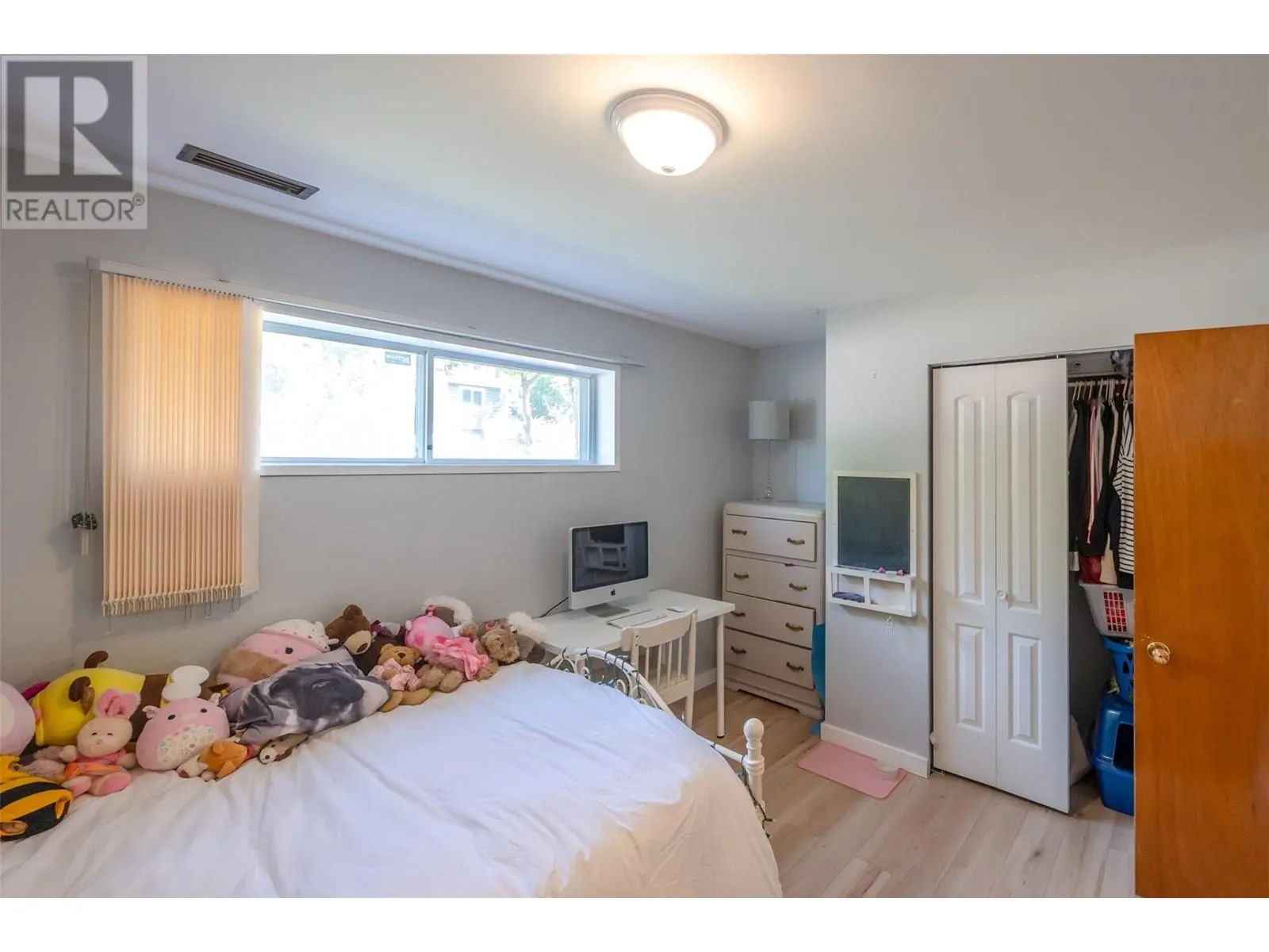 112 DUNANT Place