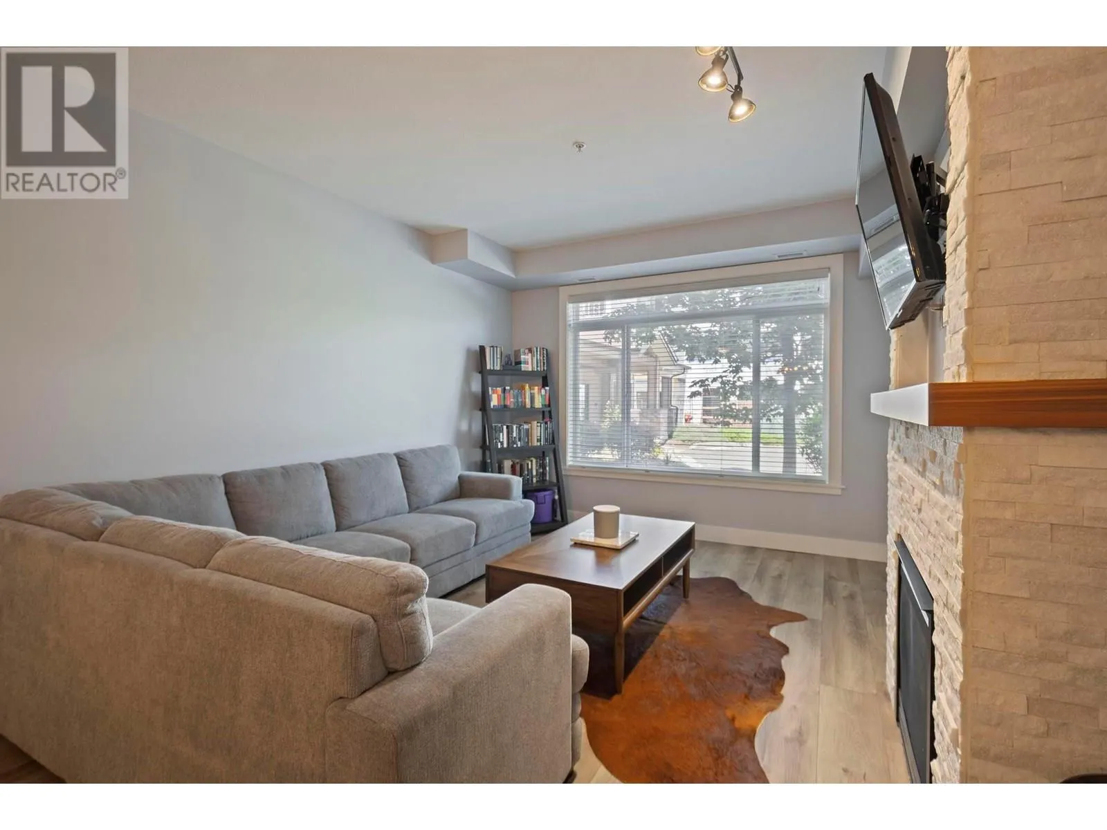 2532 Shoreline Drive Unit# 102