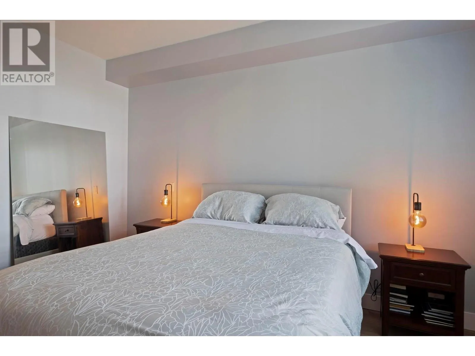 2532 Shoreline Drive Unit# 102
