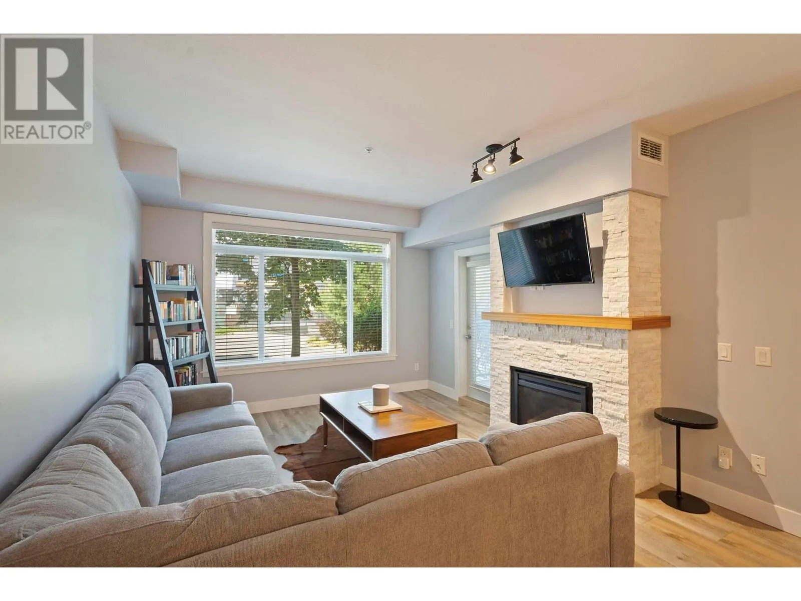 2532 Shoreline Drive Unit# 102