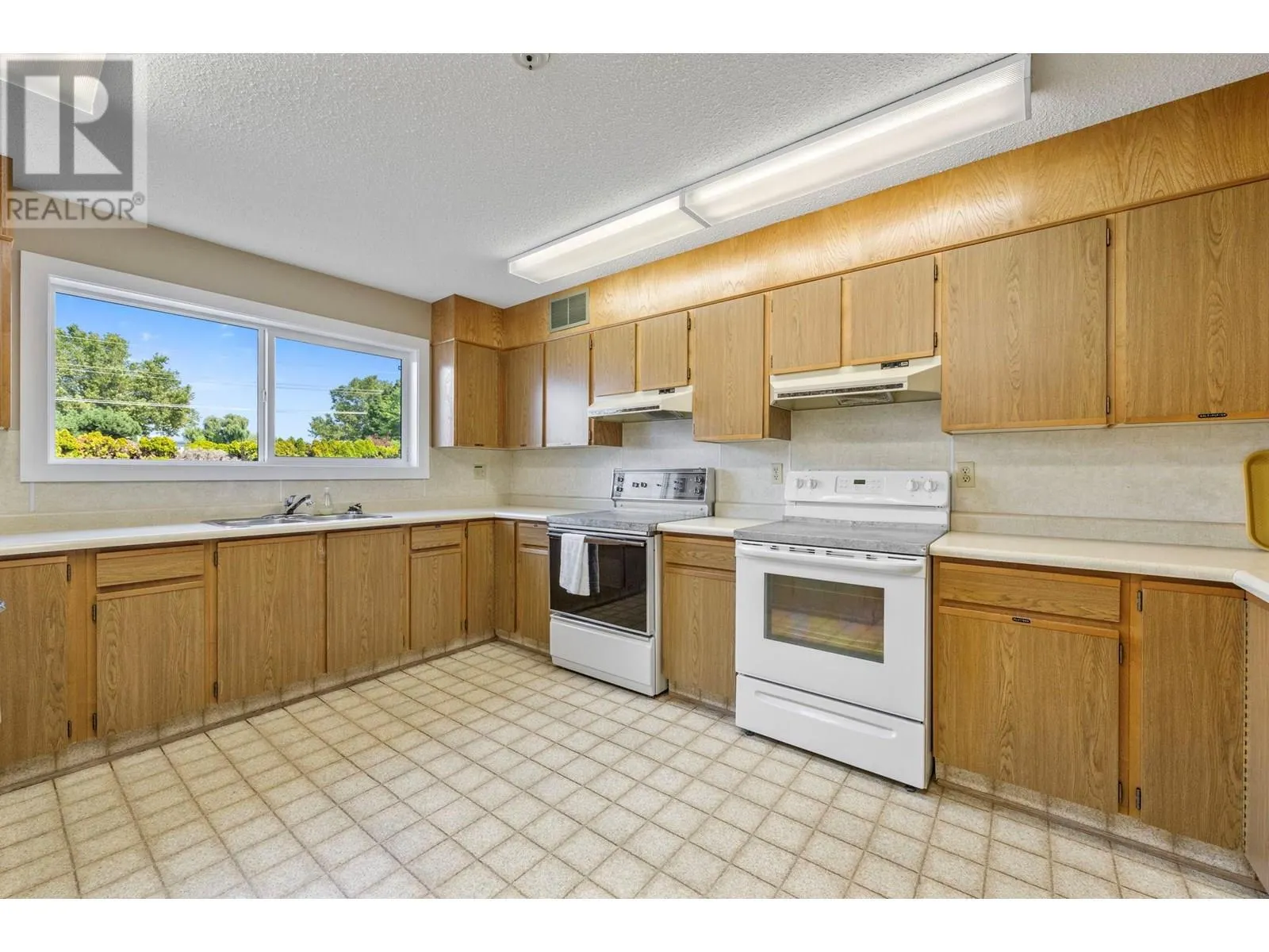 2085 Gordon Drive Unit# 116