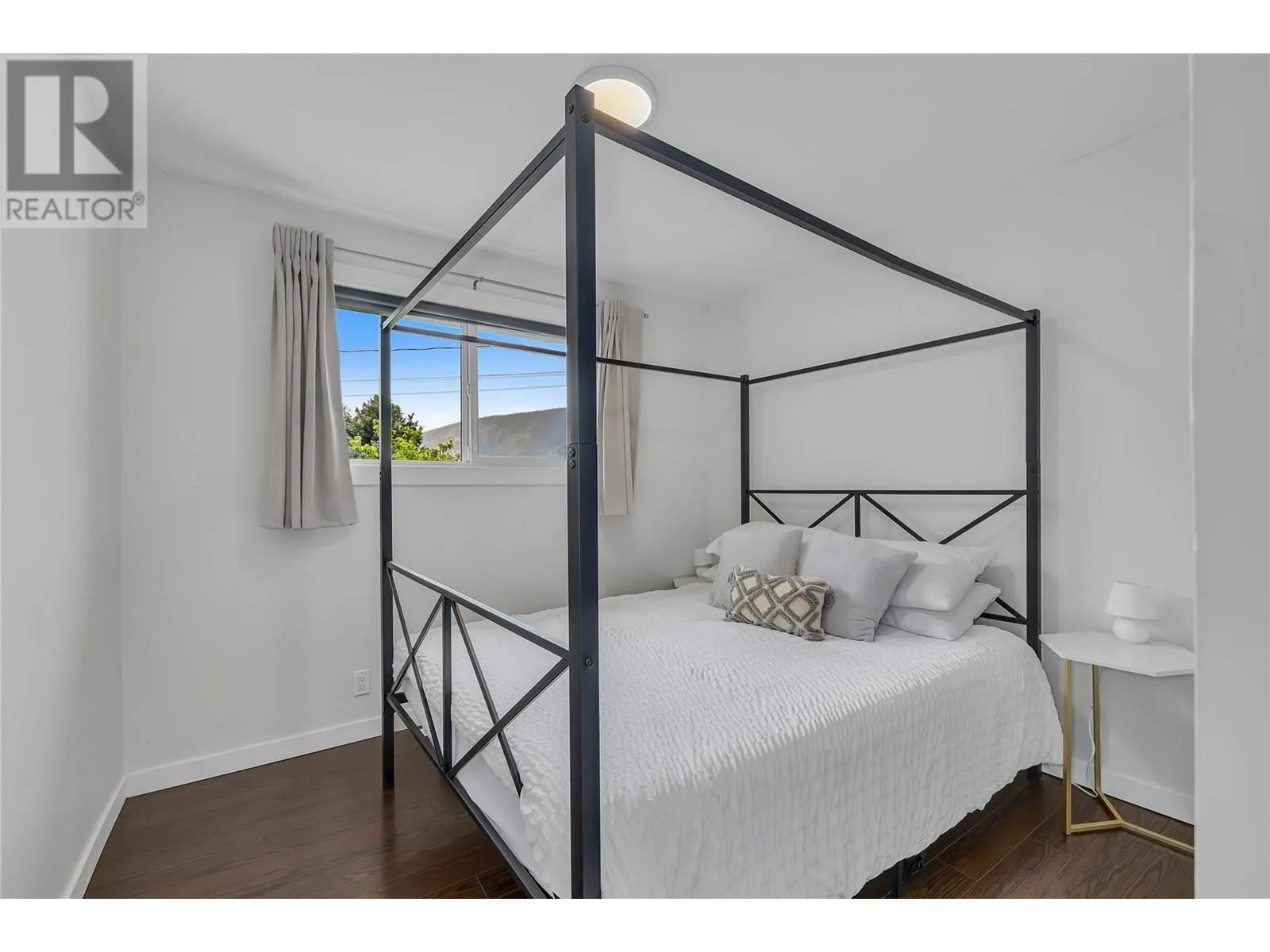 1301 Ponderosa Road