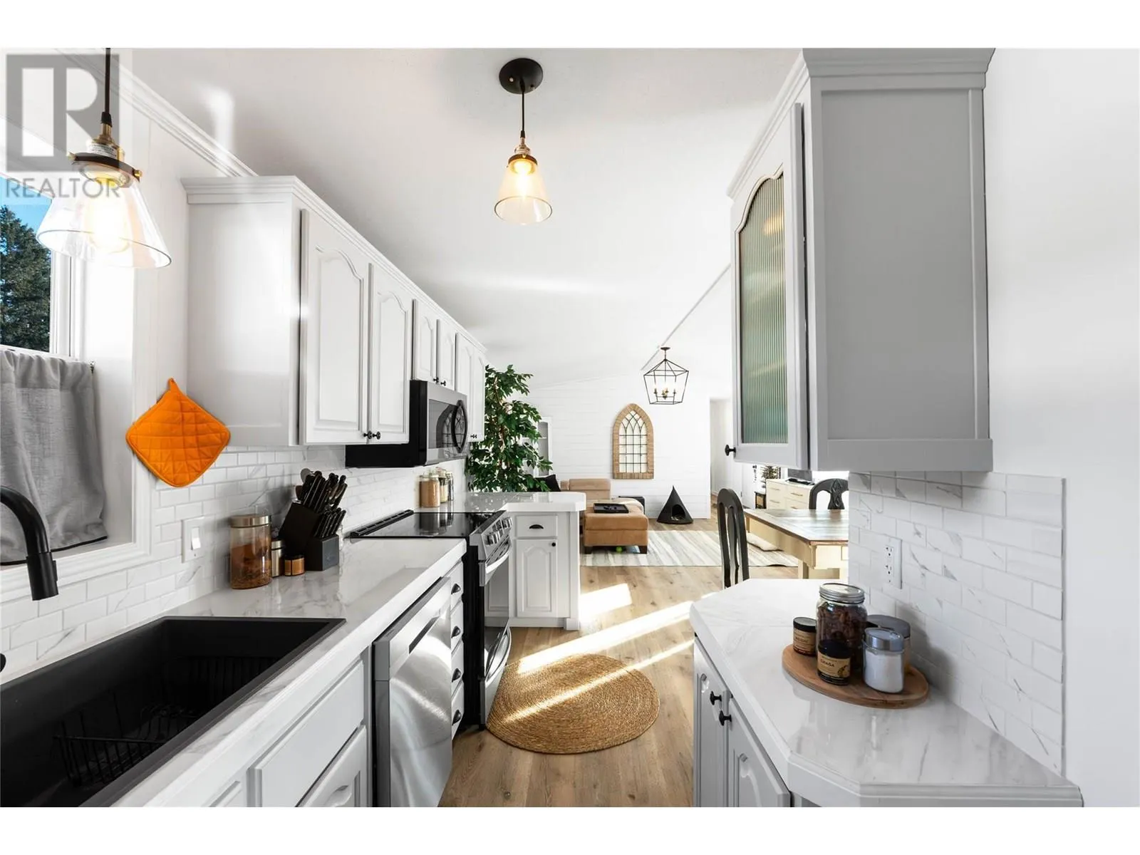 5371 Princeton Avenue Unit# 18