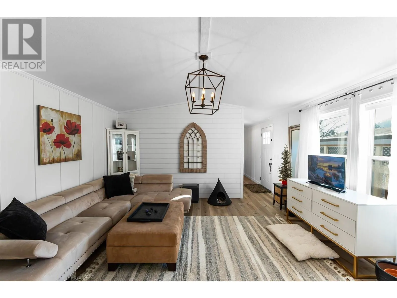 5371 Princeton Avenue Unit# 18