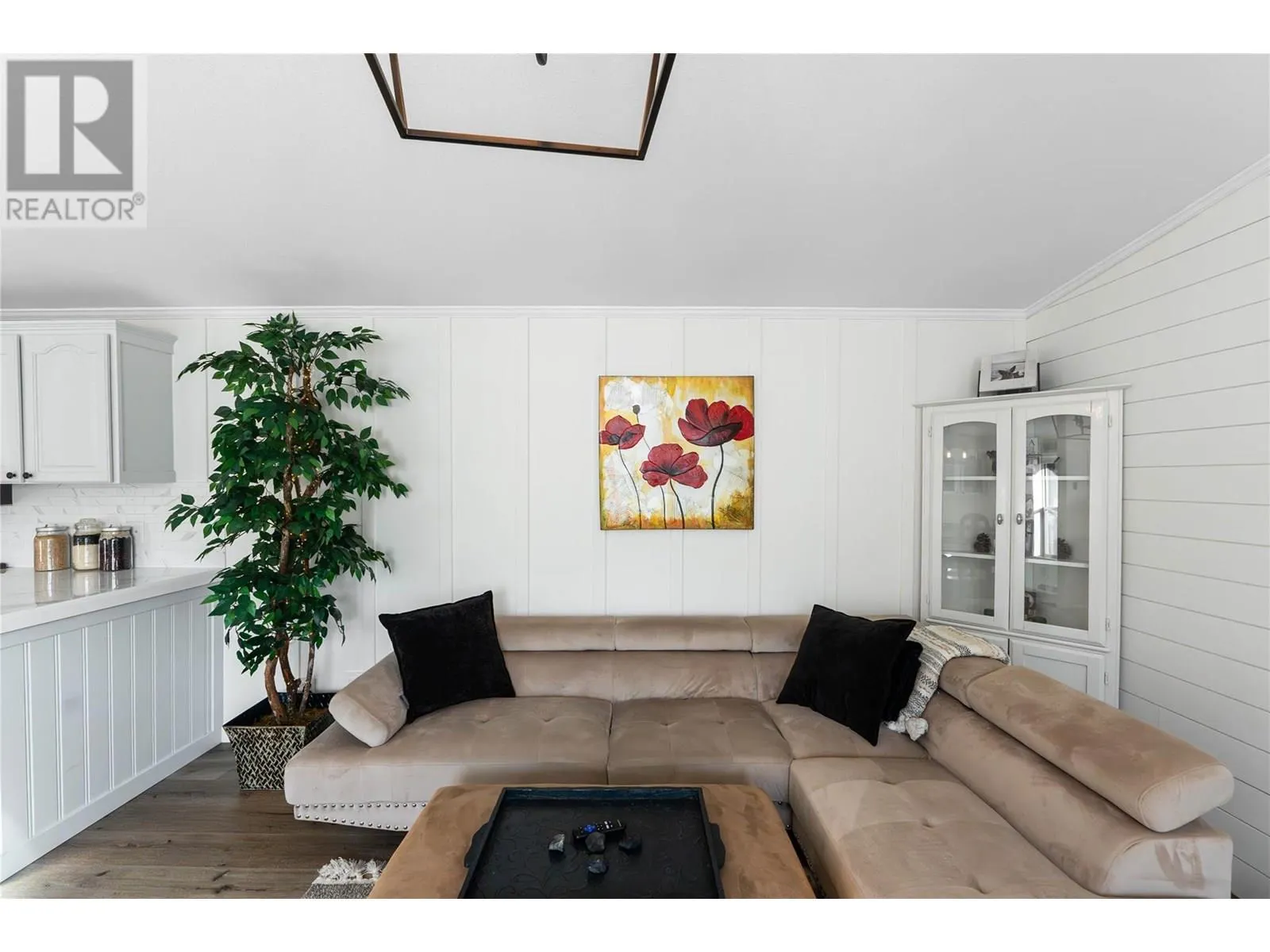5371 Princeton Avenue Unit# 18