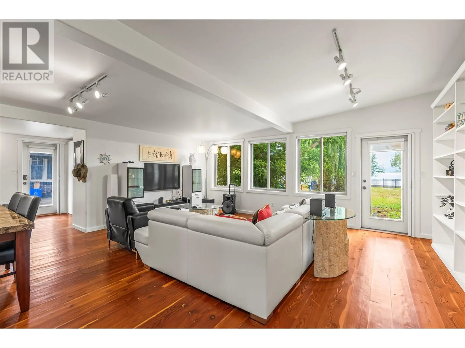 2640 Lakeshore Road