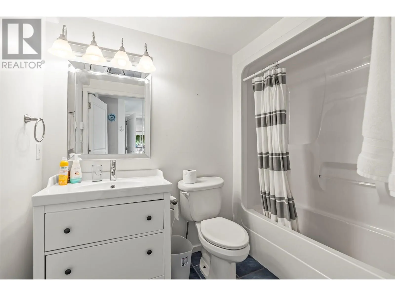 2640 Lakeshore Road