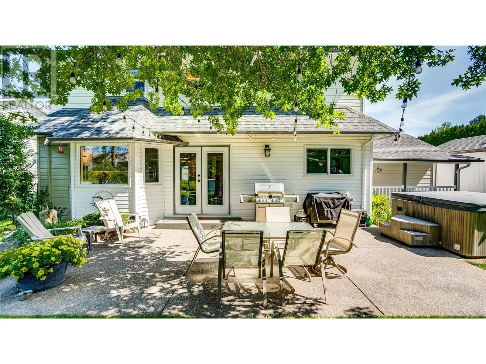 6440 Woodland Drive