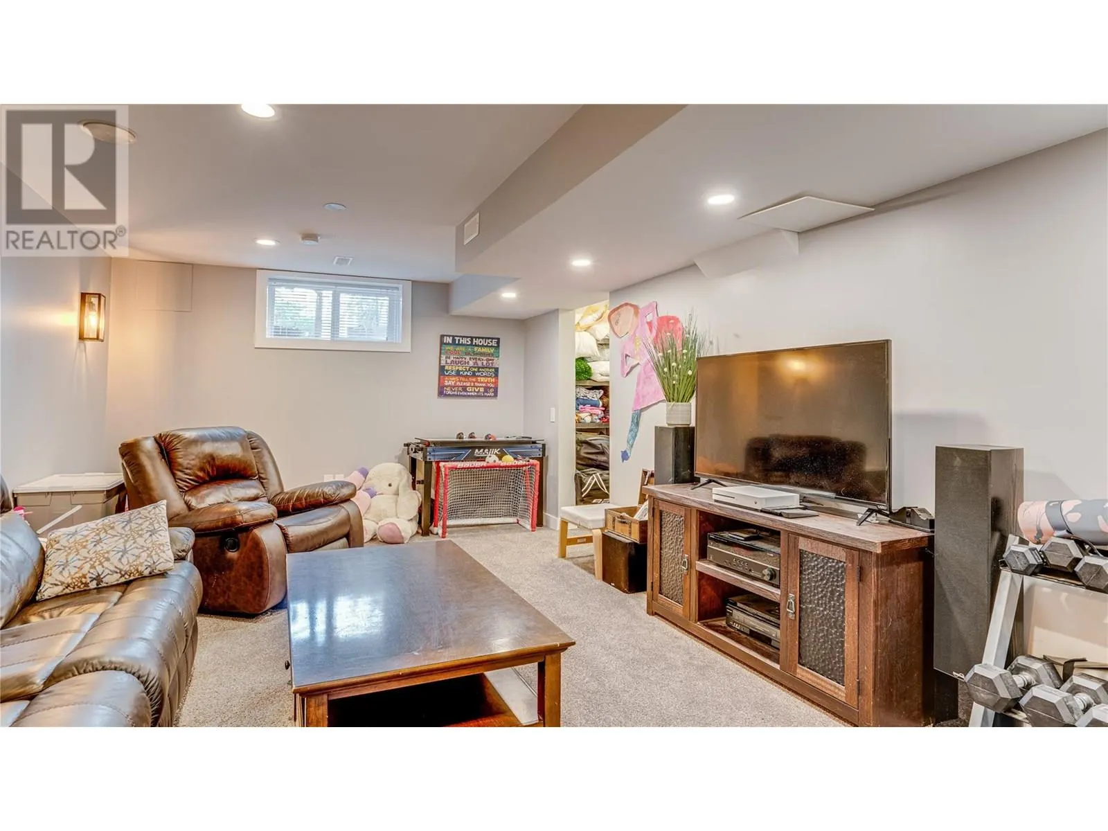 6440 Woodland Drive