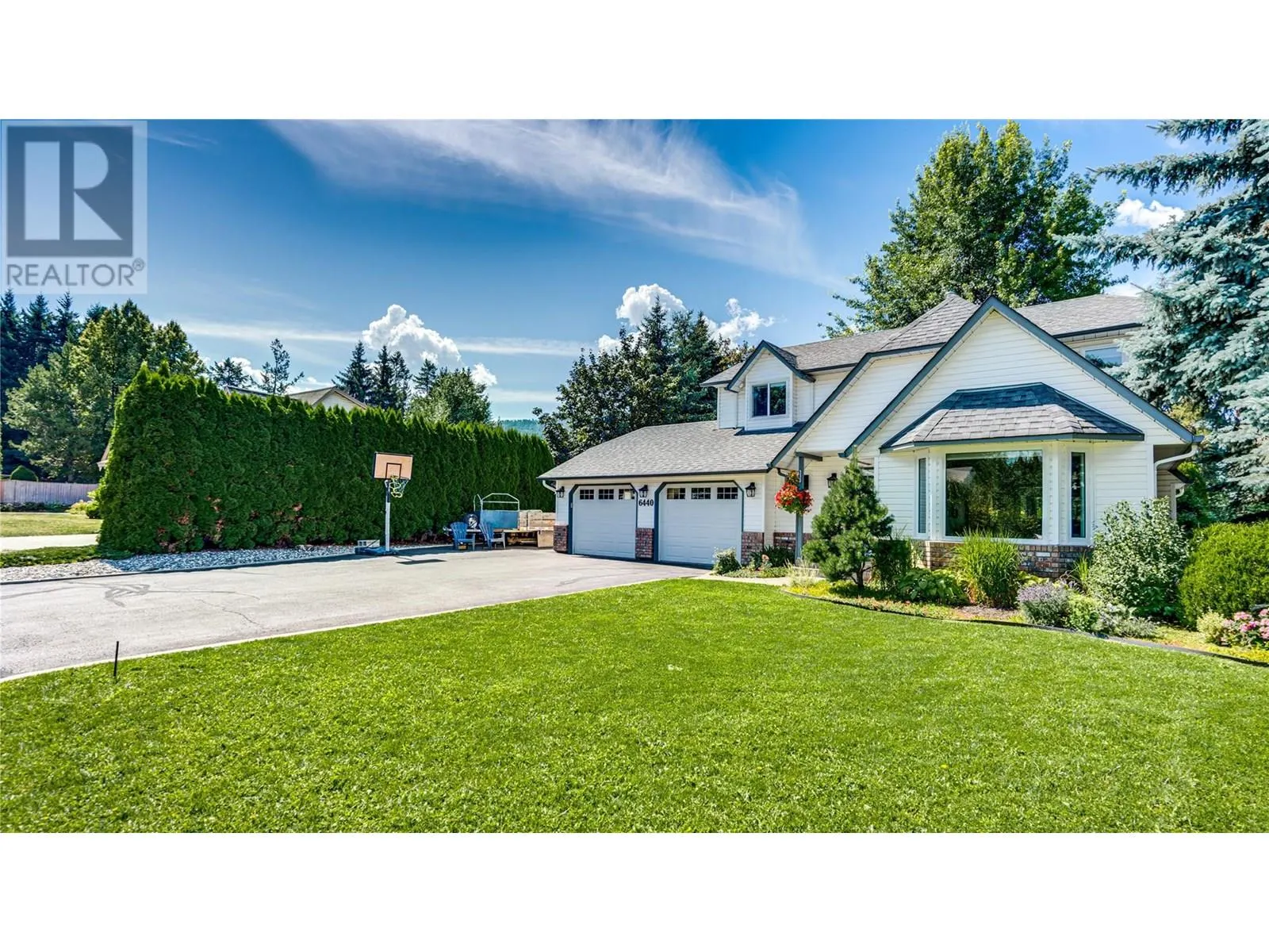 6440 Woodland Drive