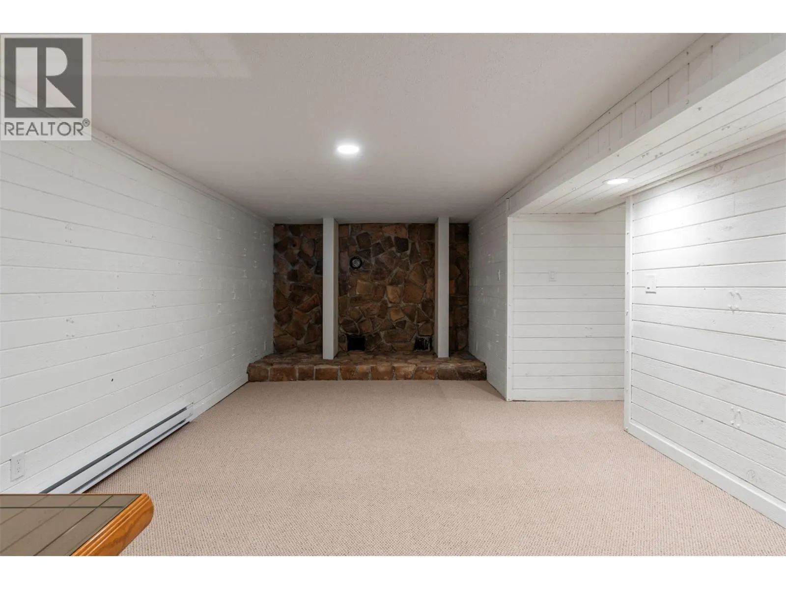 48 Waterside Road