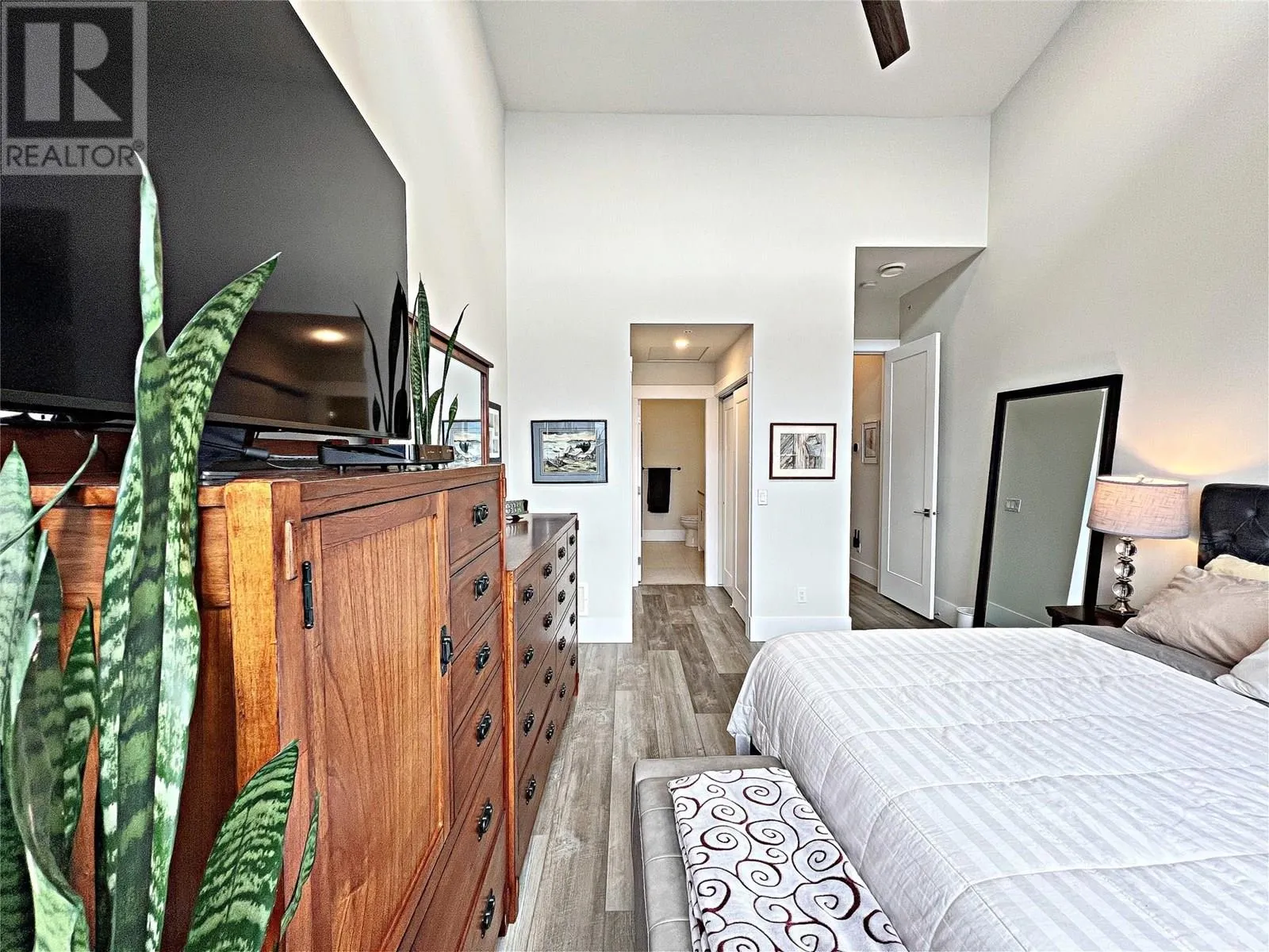 4000 Redstone Crescent Unit# 228