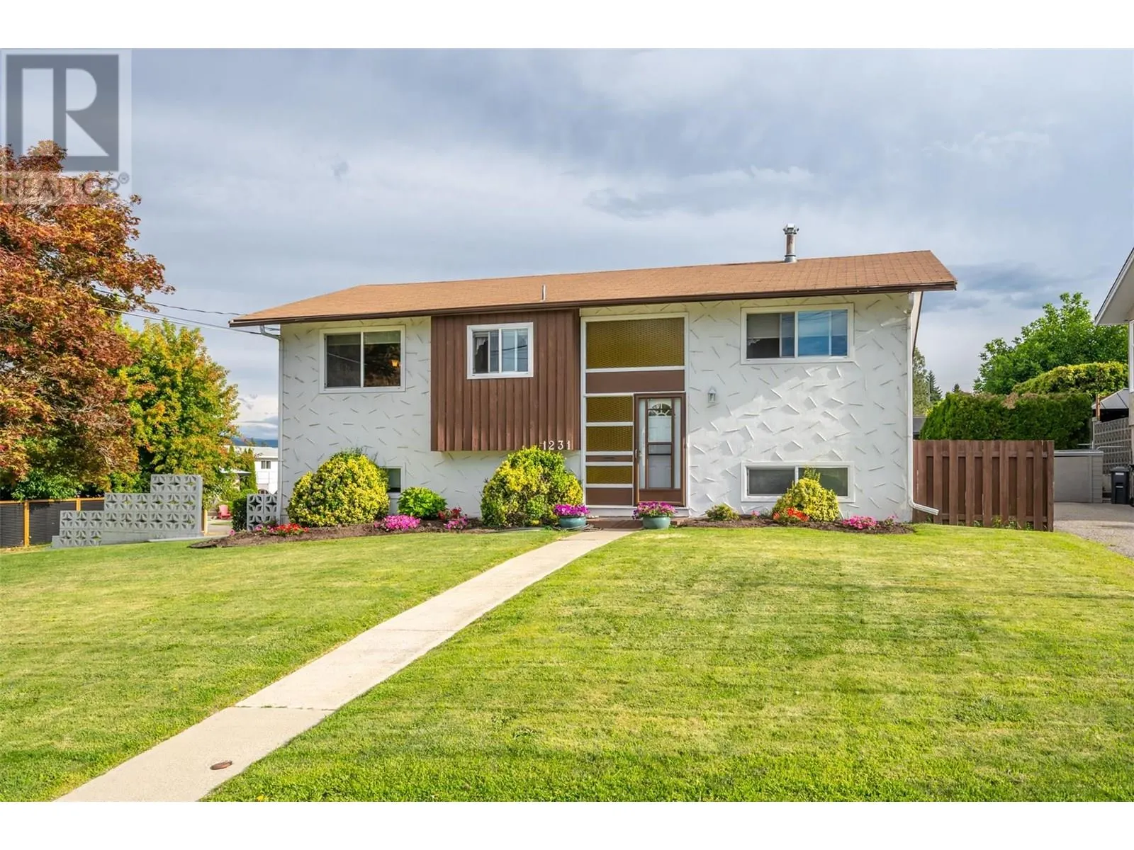 1231 MACCLEAVE Avenue