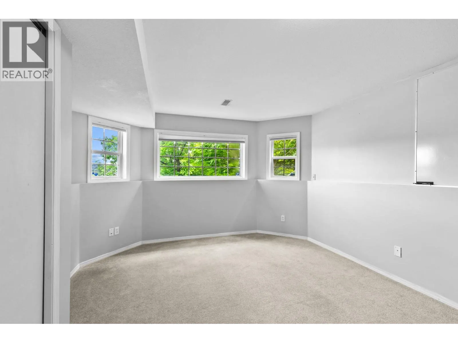 125 Applecrest Court