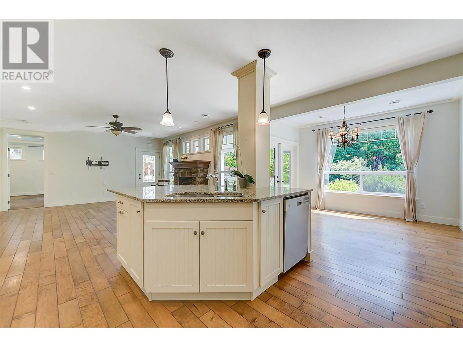 2423 Paramount Drive