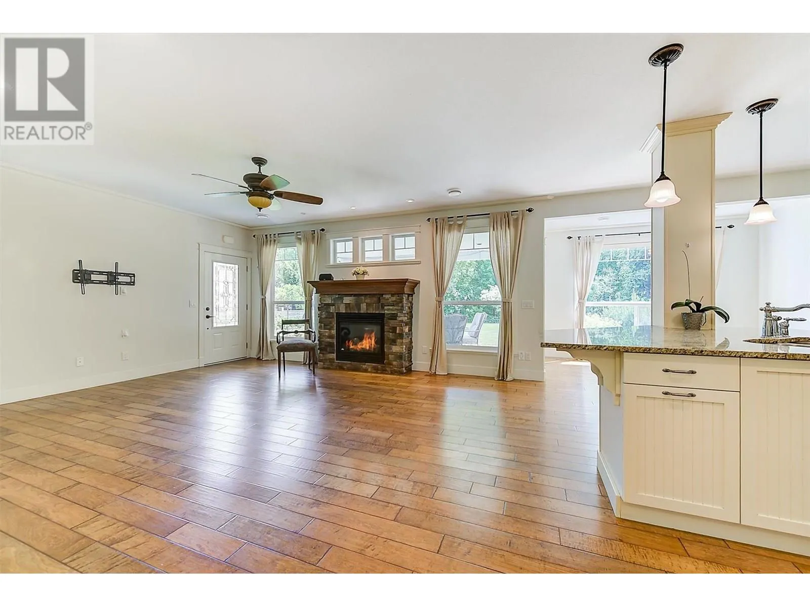 2423 Paramount Drive