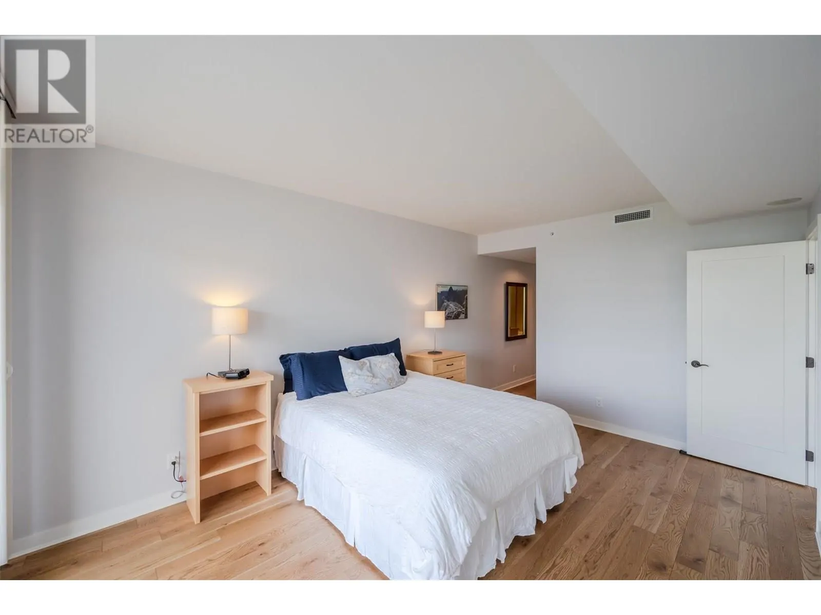 160 Lakeshore Drive W Unit# 401