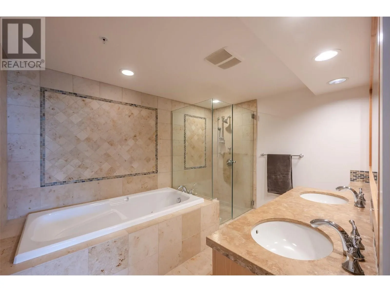 160 Lakeshore Drive W Unit# 401