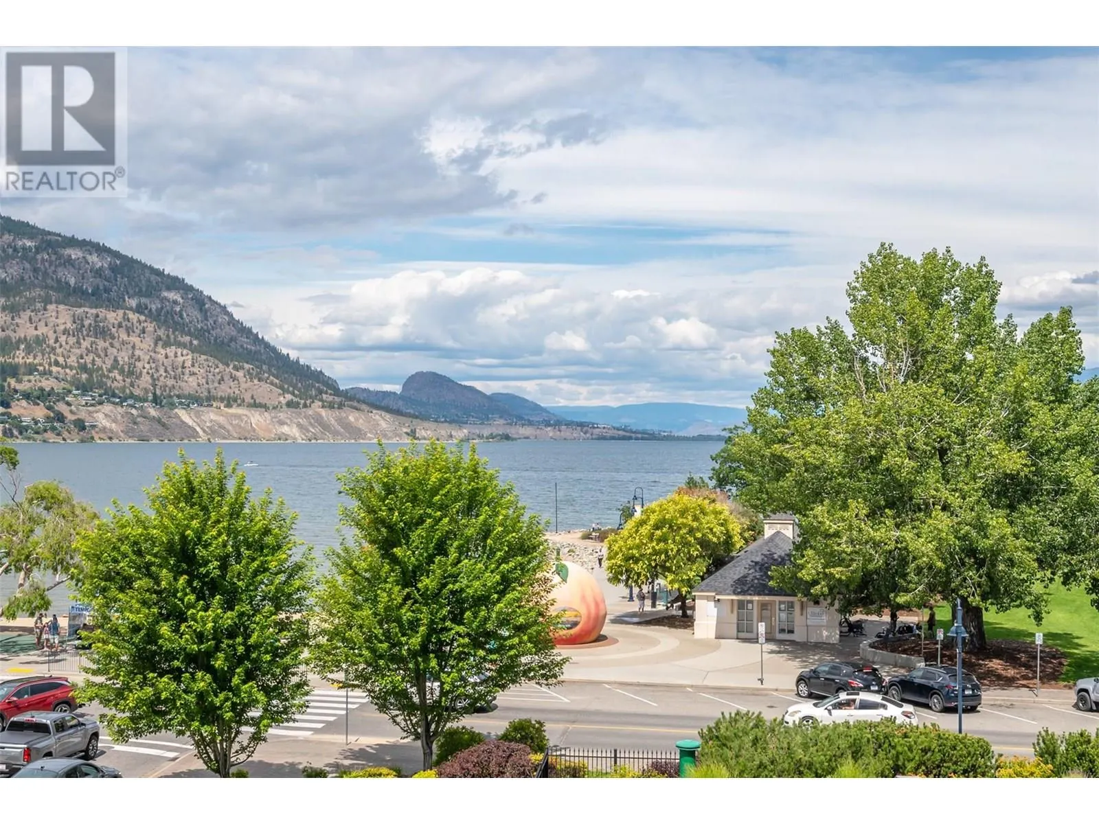 160 Lakeshore Drive W Unit# 401