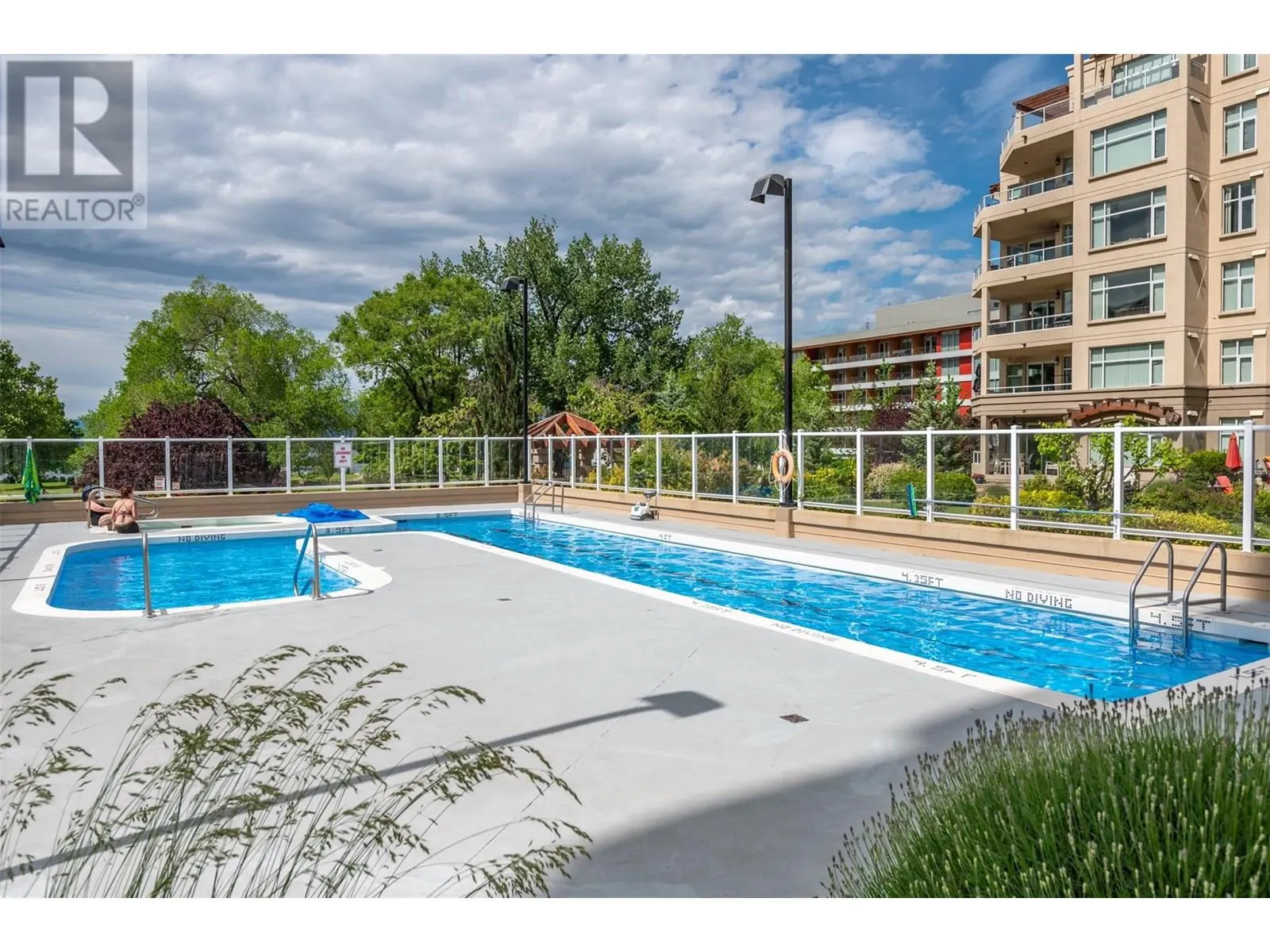 160 Lakeshore Drive W Unit# 401
