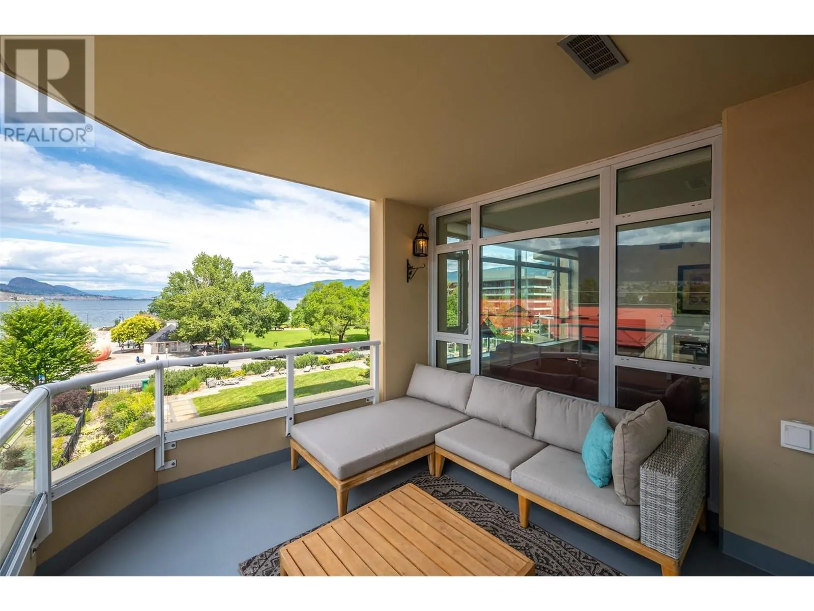 160 Lakeshore Drive W Unit# 401