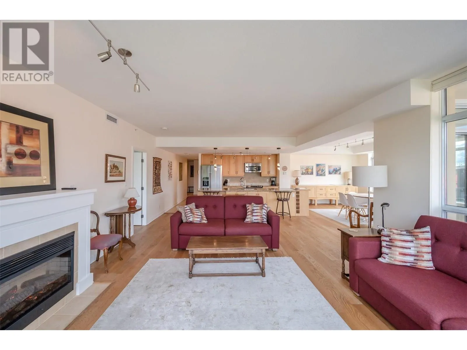 160 Lakeshore Drive W Unit# 401