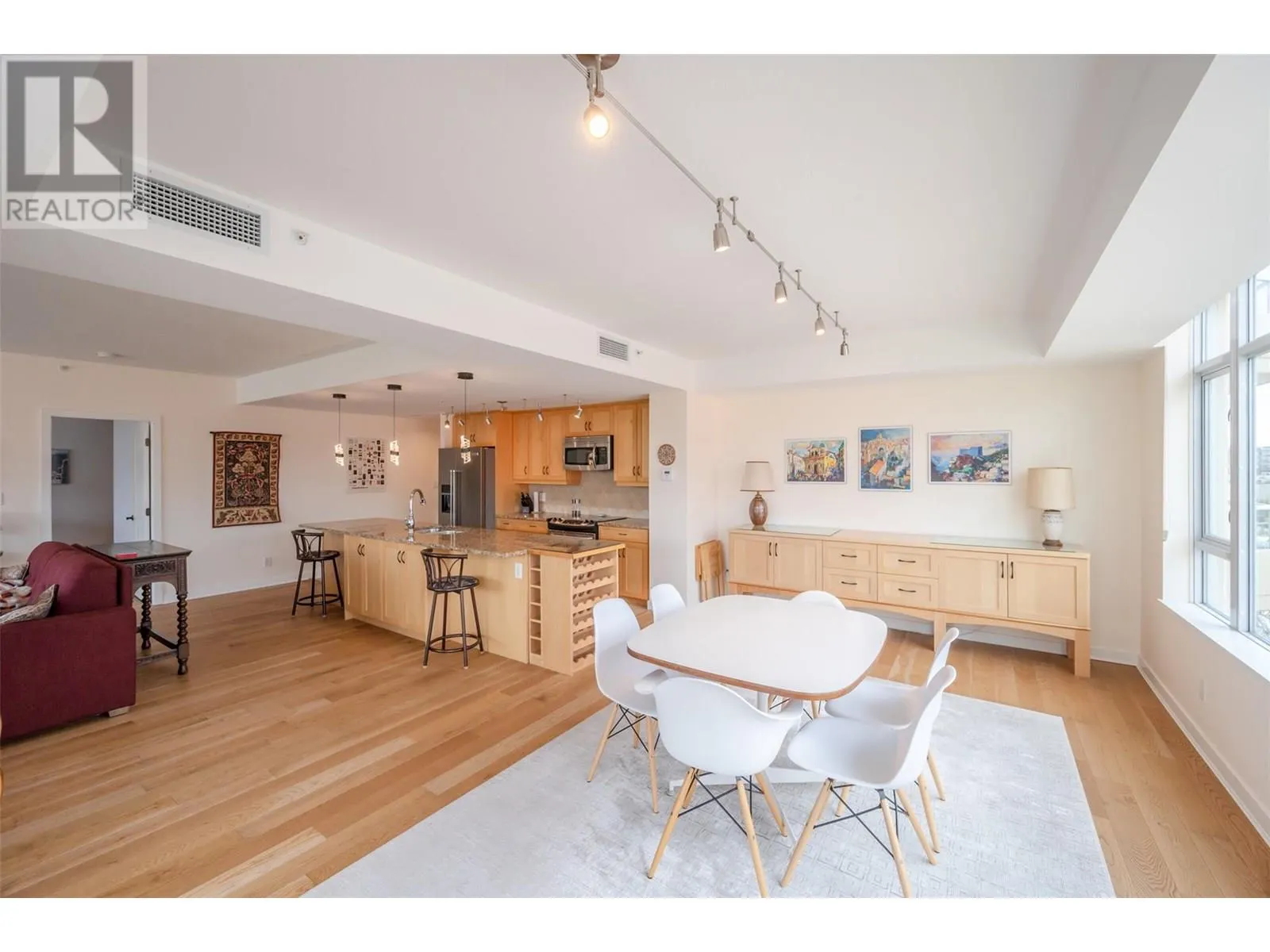 160 Lakeshore Drive W Unit# 401