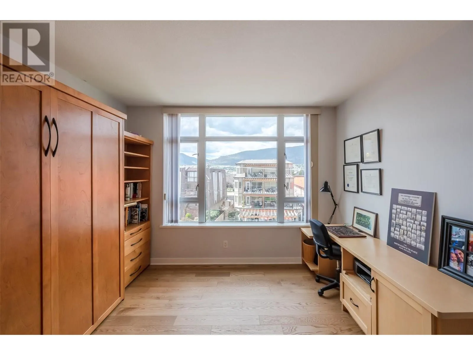 160 Lakeshore Drive W Unit# 401