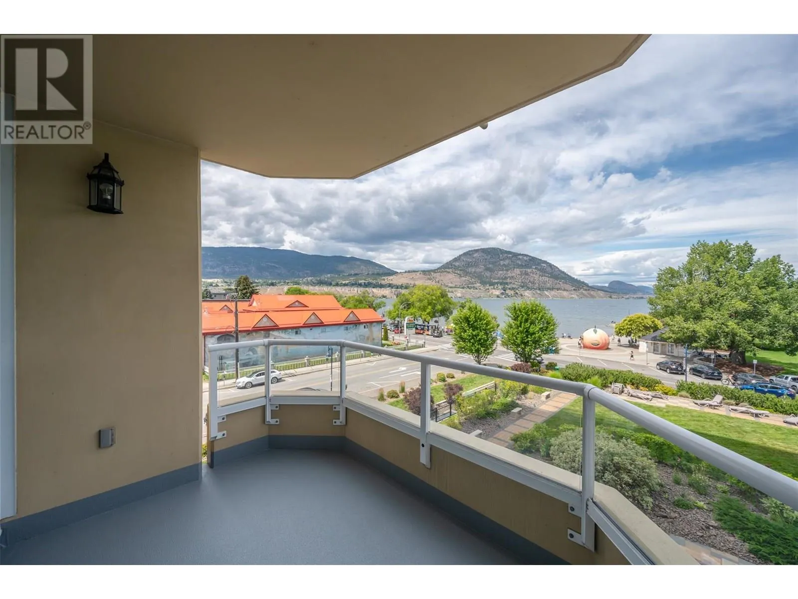 160 Lakeshore Drive W Unit# 401