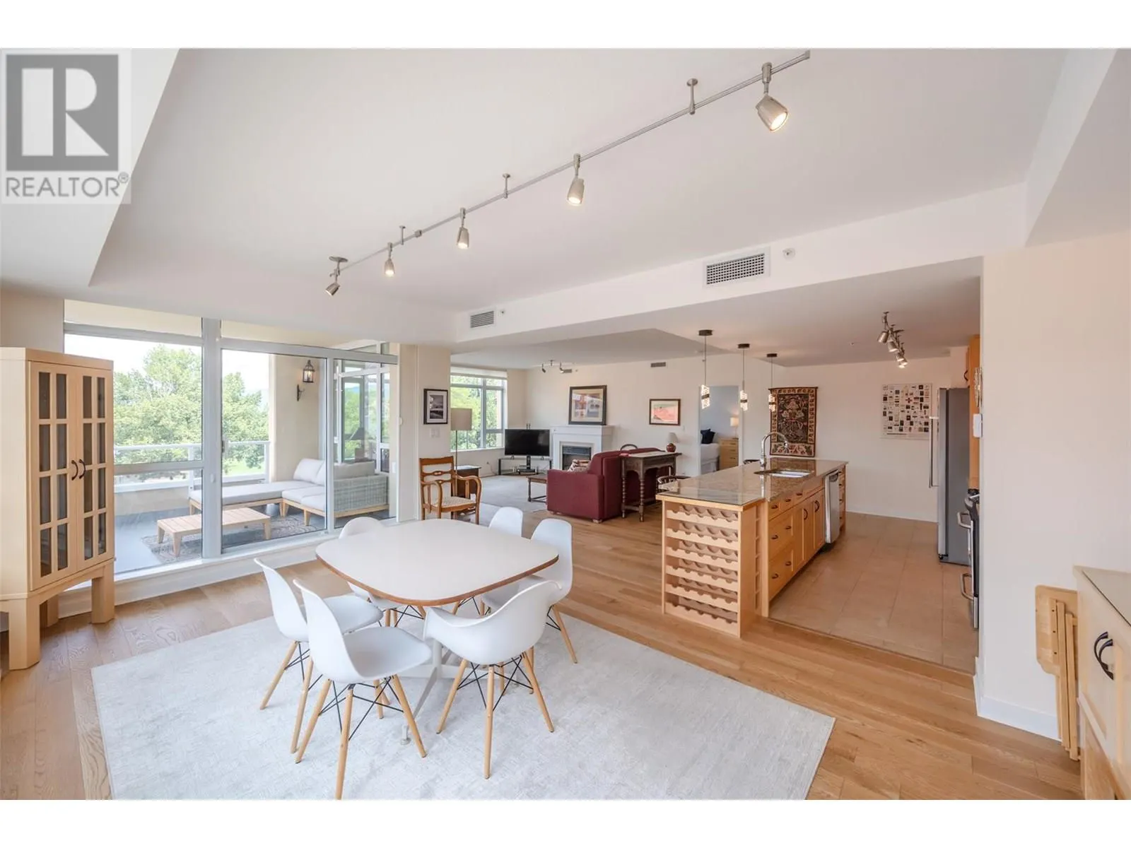 160 Lakeshore Drive W Unit# 401