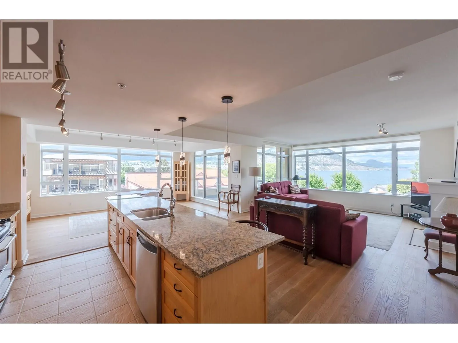 160 Lakeshore Drive W Unit# 401