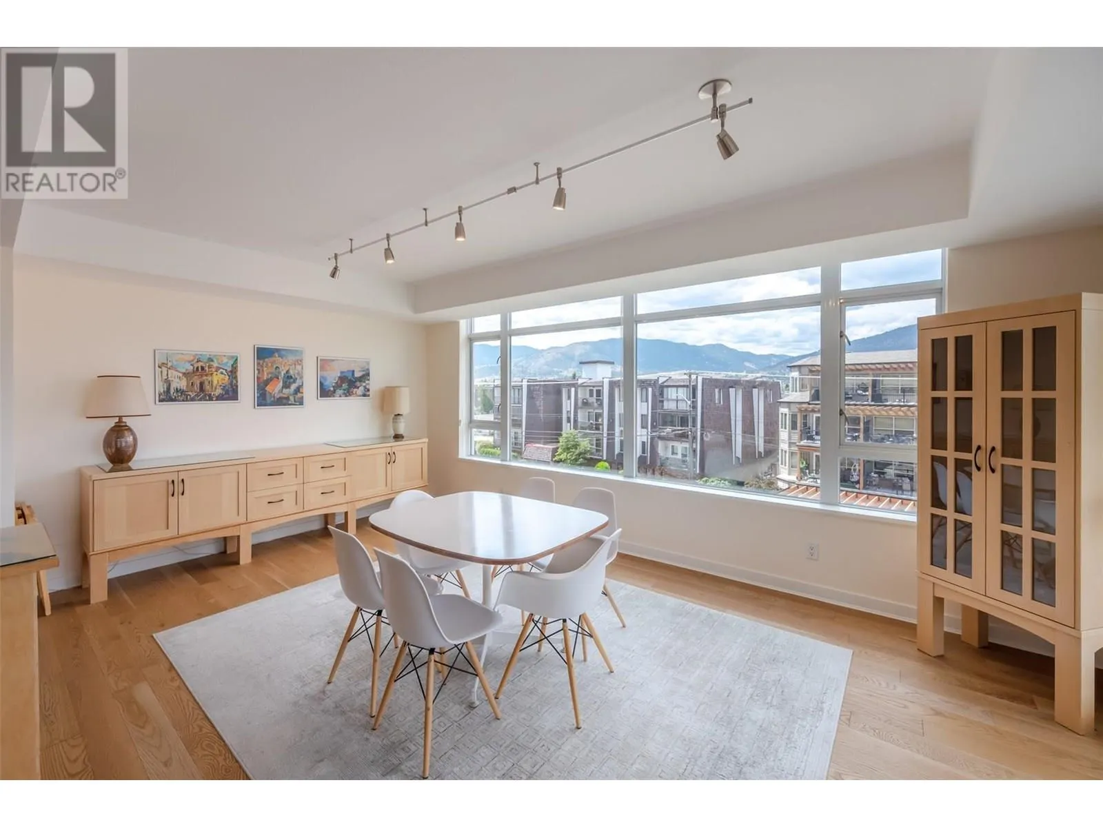 160 Lakeshore Drive W Unit# 401