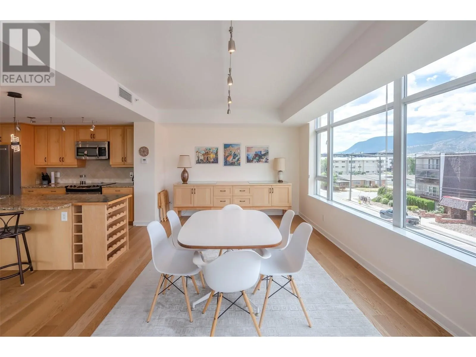 160 Lakeshore Drive W Unit# 401