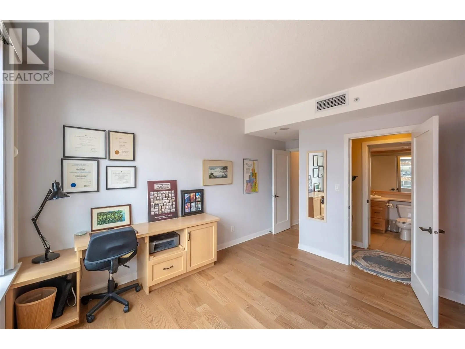160 Lakeshore Drive W Unit# 401