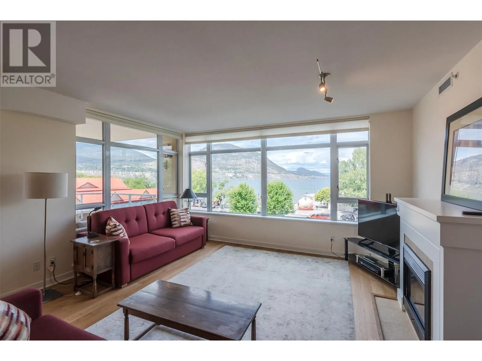 160 Lakeshore Drive W Unit# 401