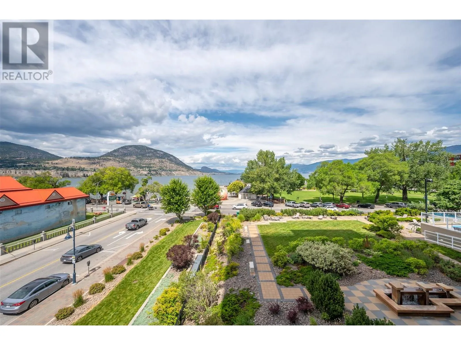 160 Lakeshore Drive W Unit# 401