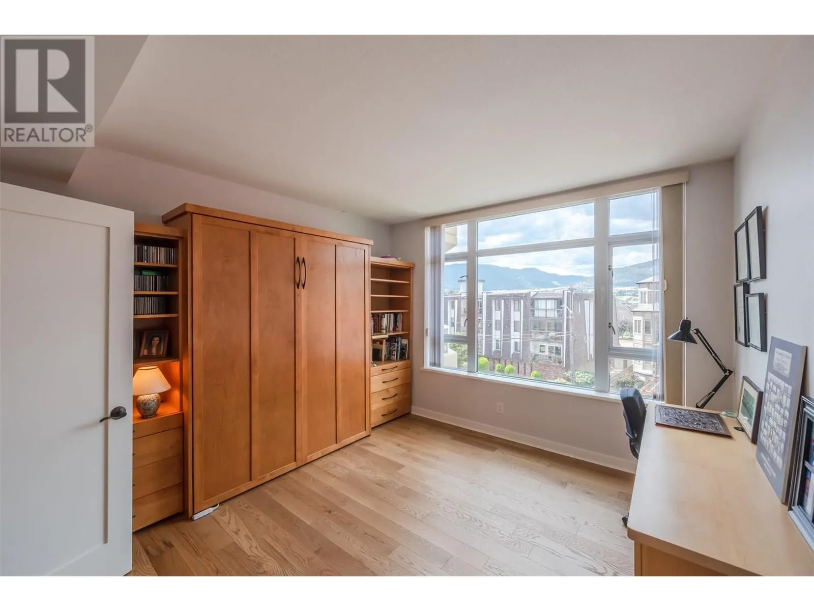 160 Lakeshore Drive W Unit# 401