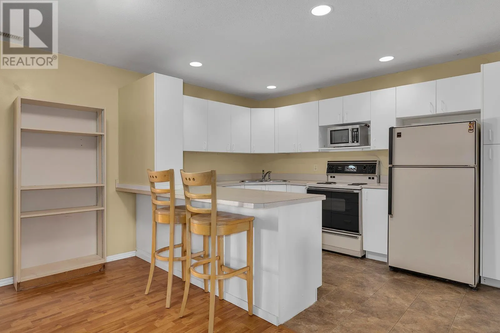 7992 Falcon Ridge Crescent