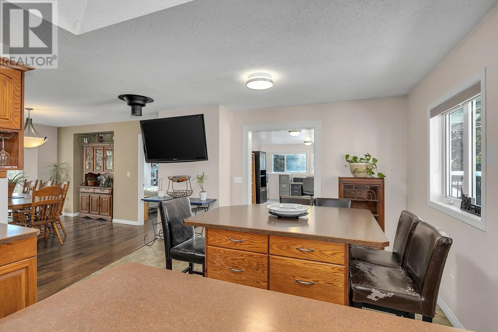 7992 Falcon Ridge Crescent