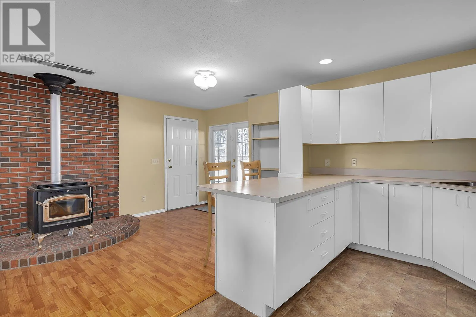 7992 Falcon Ridge Crescent