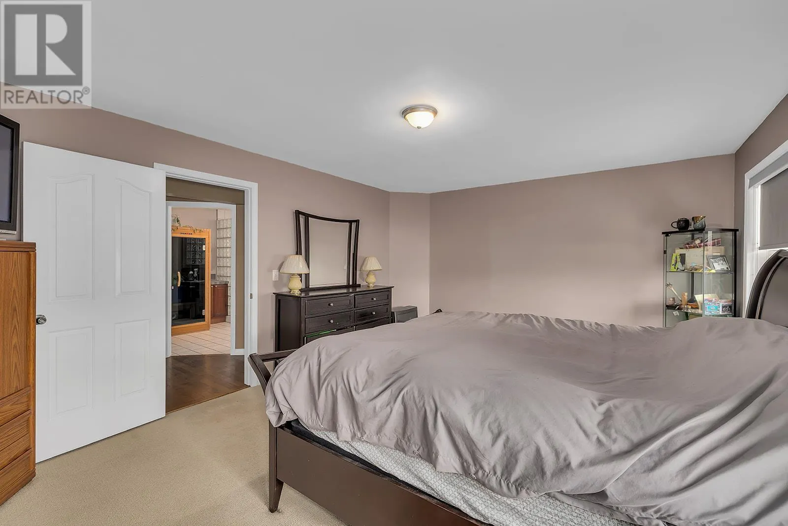 7992 Falcon Ridge Crescent