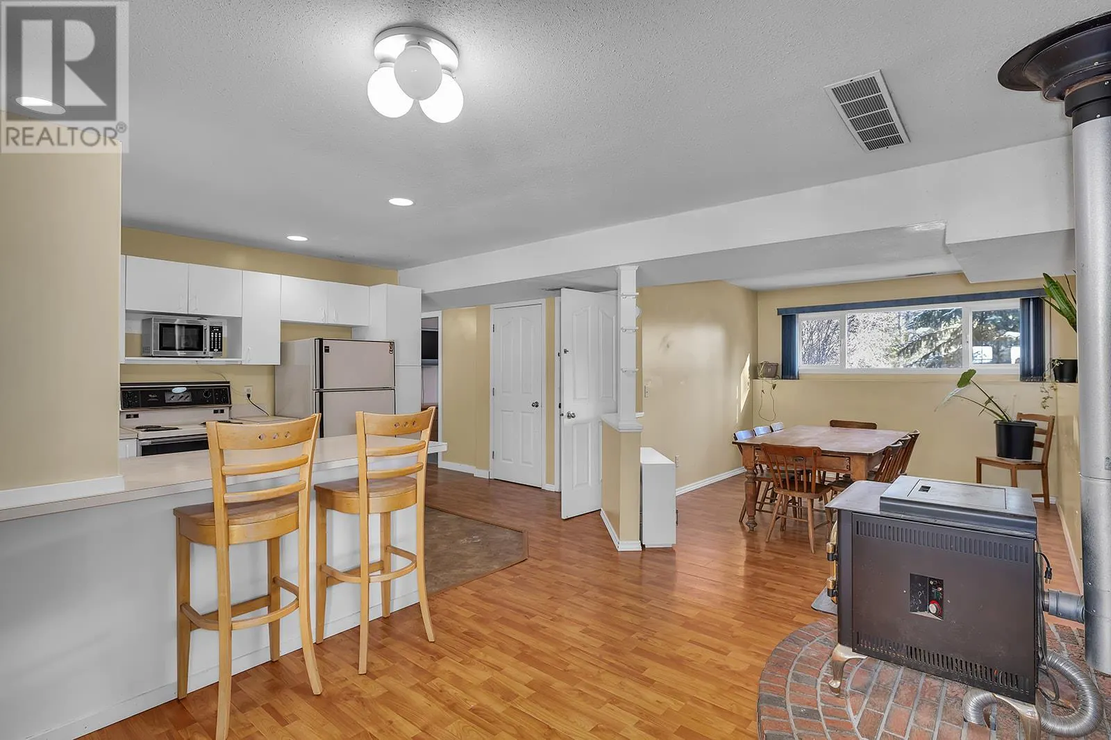 7992 Falcon Ridge Crescent