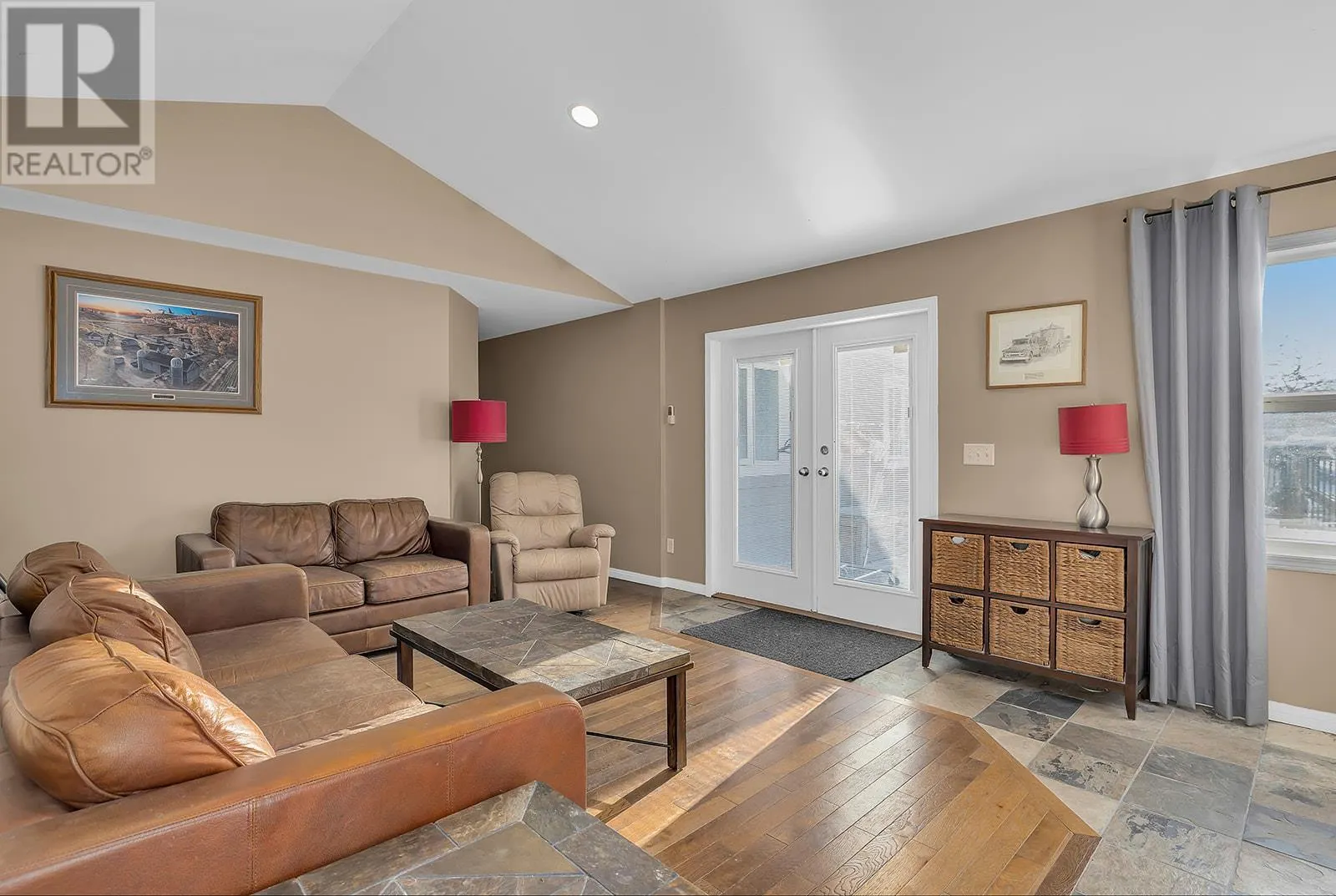 7992 Falcon Ridge Crescent