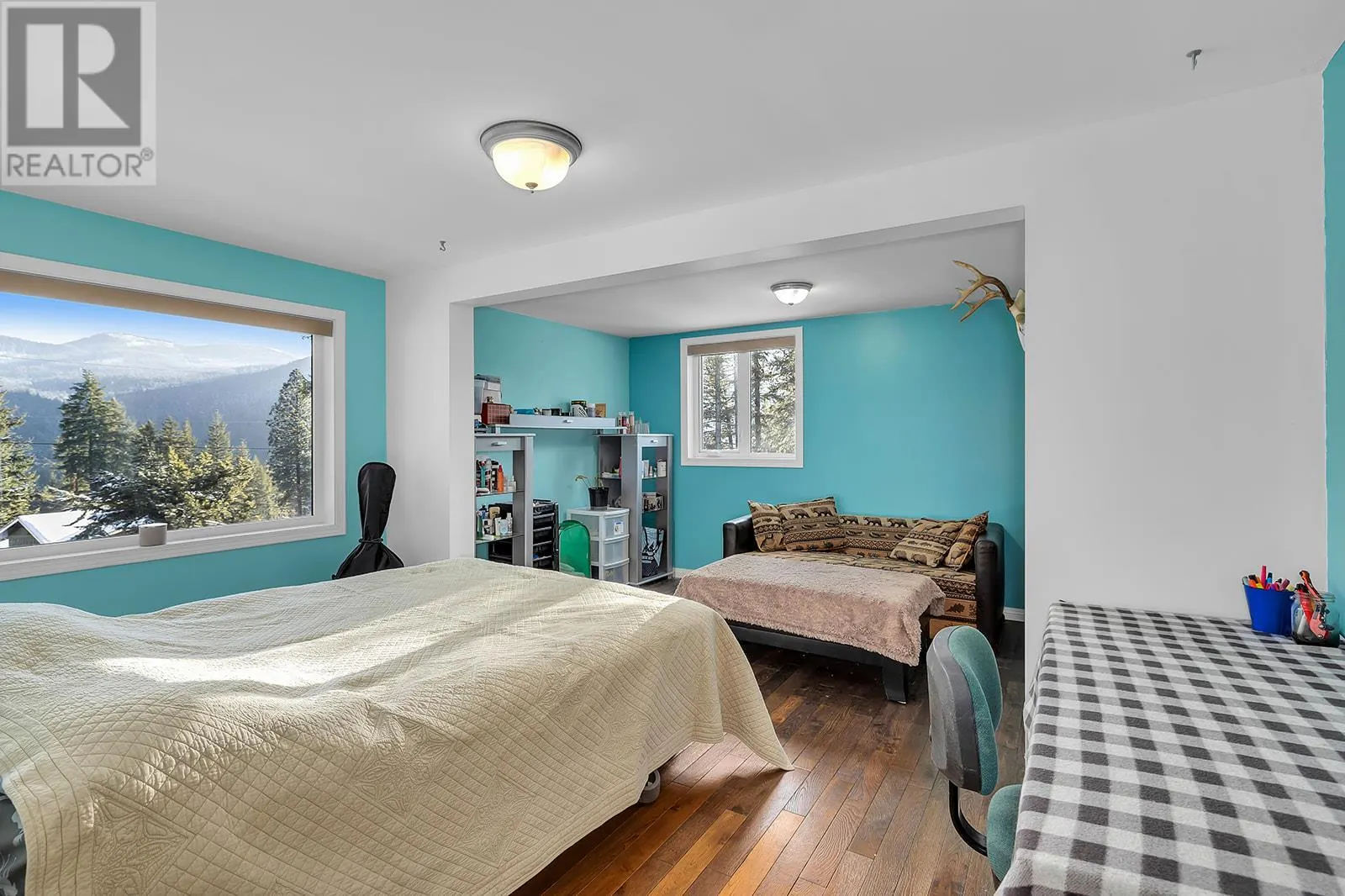 7992 Falcon Ridge Crescent