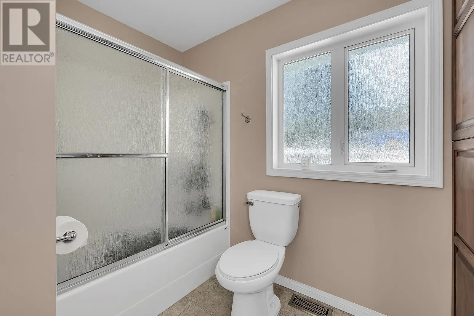 7992 Falcon Ridge Crescent